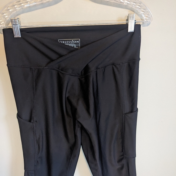 Obsession Black Leggings with Criss Cross Top and Pockets, size L - Picture 2 of 6
